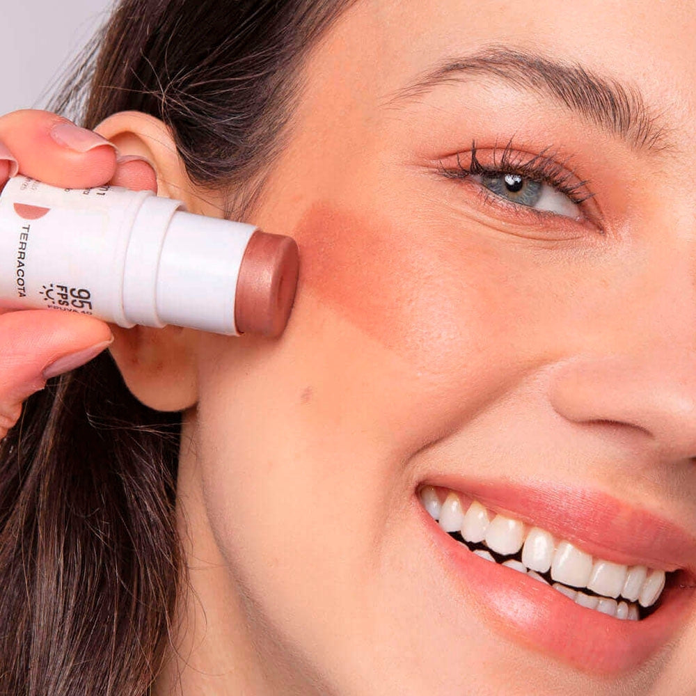 BARRA 3 EN 1 RUBOR, LABIAL Y SOMBRA FPS 95 TERRACOTA 4.5 G