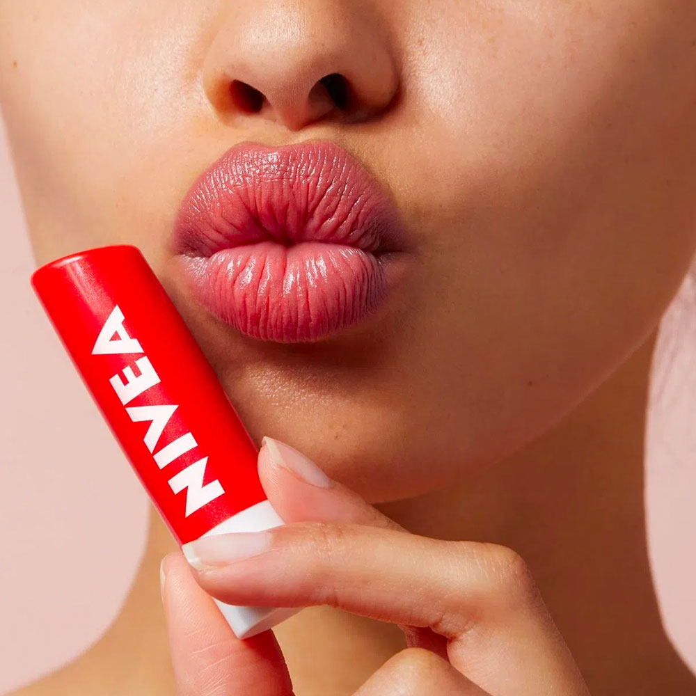 LABIAL NIVEA LIP CARE FRESA BARRA 4.7 G