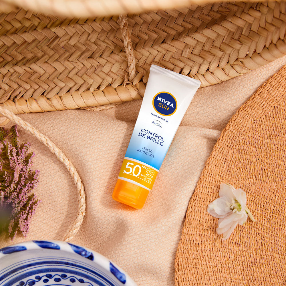 PROTECTOR SOLAR NIVEA SUN CONTROL BRILLO SPF 50 TUBO 50 ML